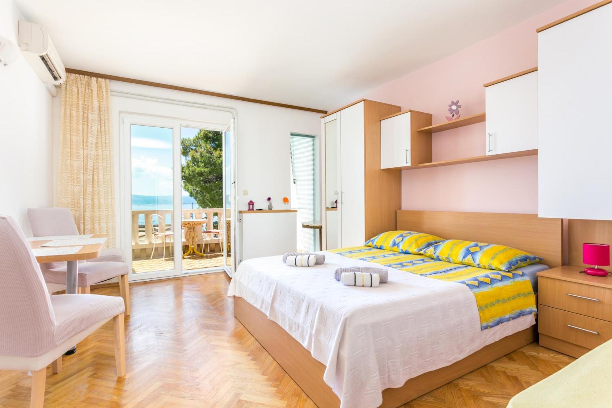 Apartments By The Sea Brela, Makarska - 18356 Exterior photo