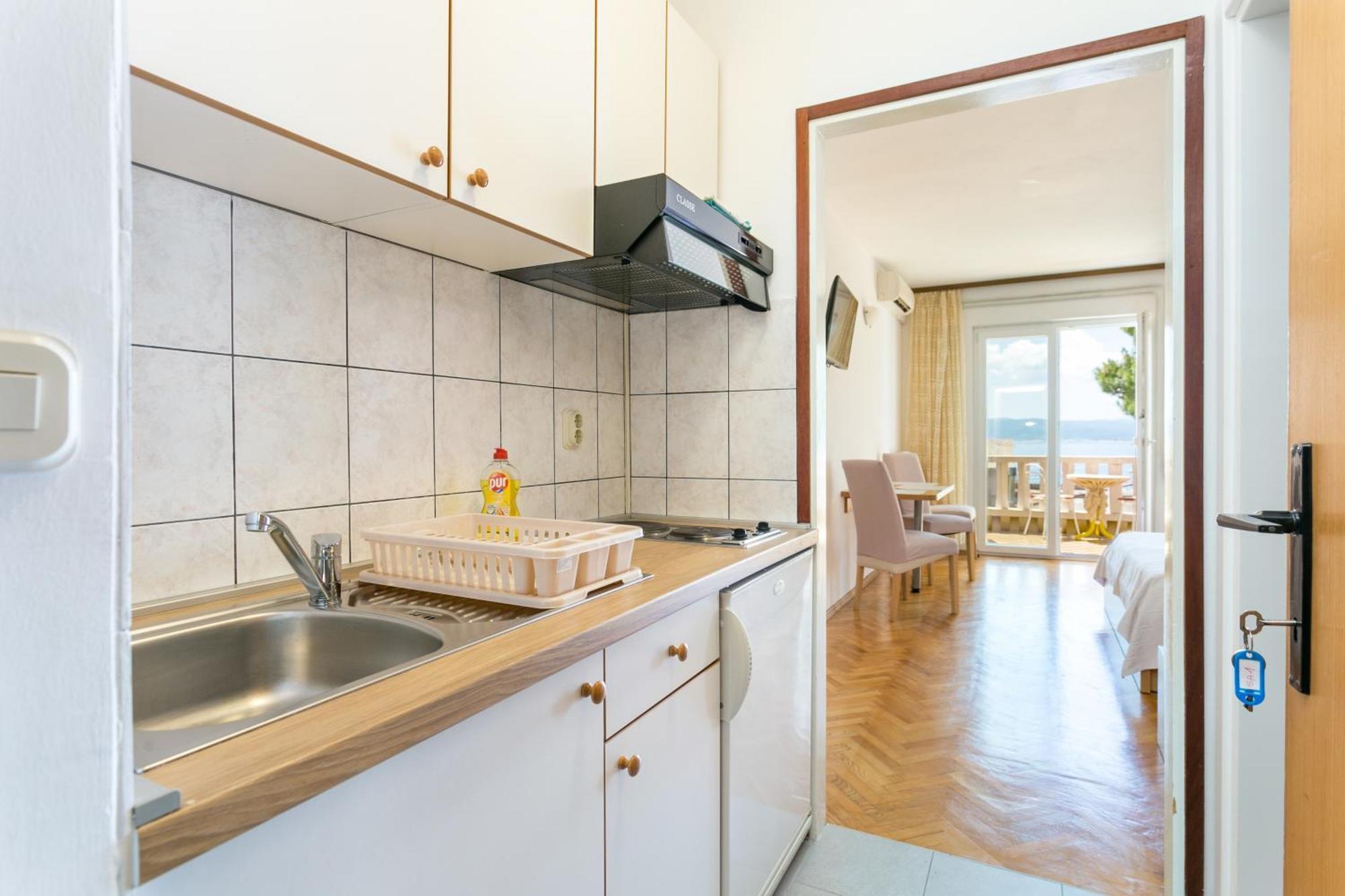 Apartments By The Sea Brela, Makarska - 18356 Exterior photo
