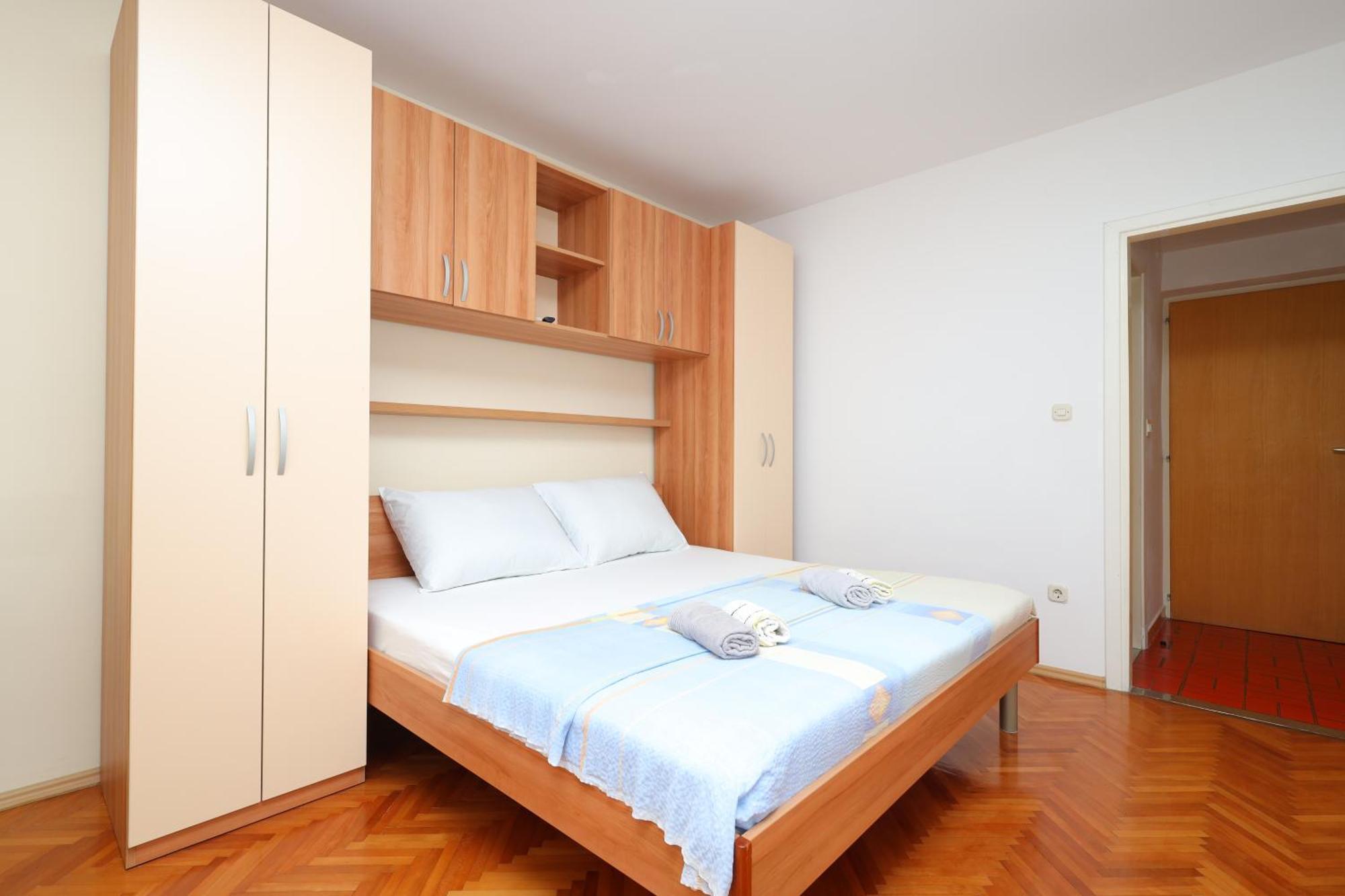 Apartments By The Sea Brela, Makarska - 18356 Room photo