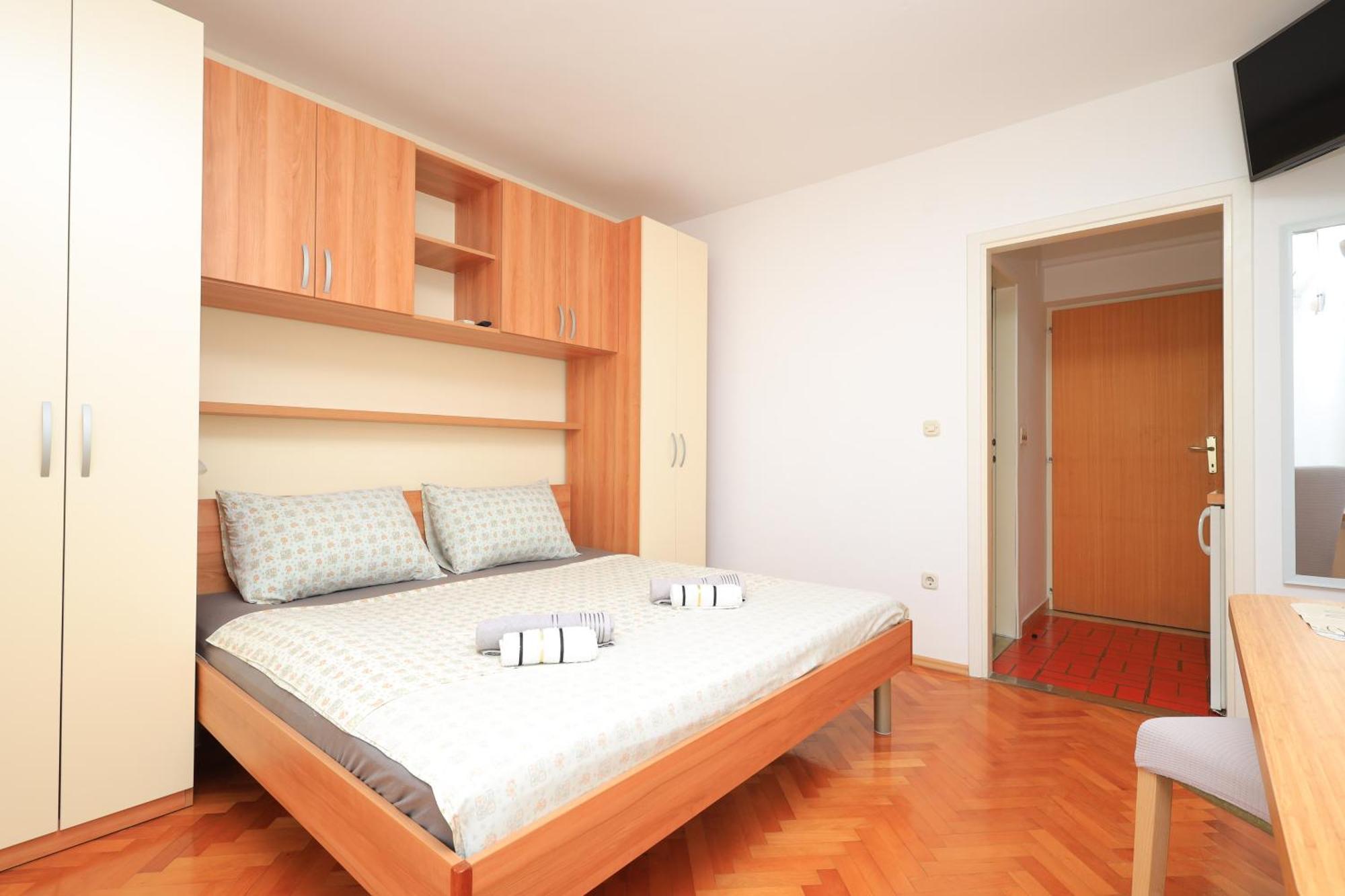 Apartments By The Sea Brela, Makarska - 18356 Room photo
