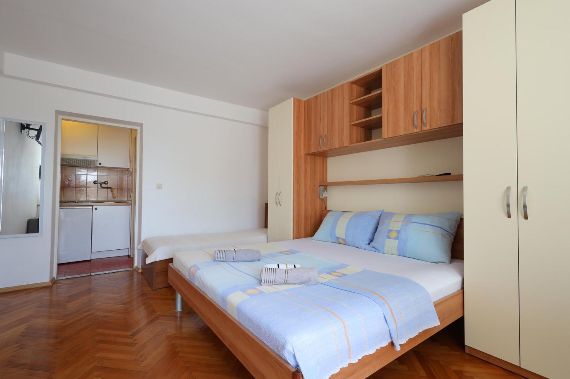 Apartments By The Sea Brela, Makarska - 18356 Room photo
