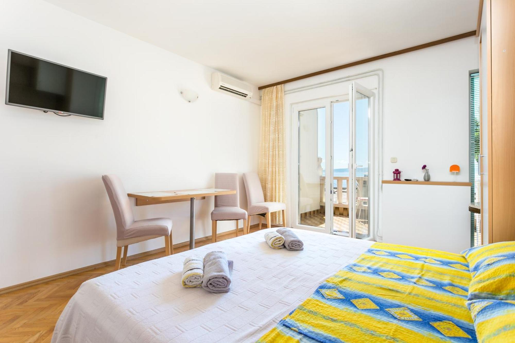 Apartments By The Sea Brela, Makarska - 18356 Room photo