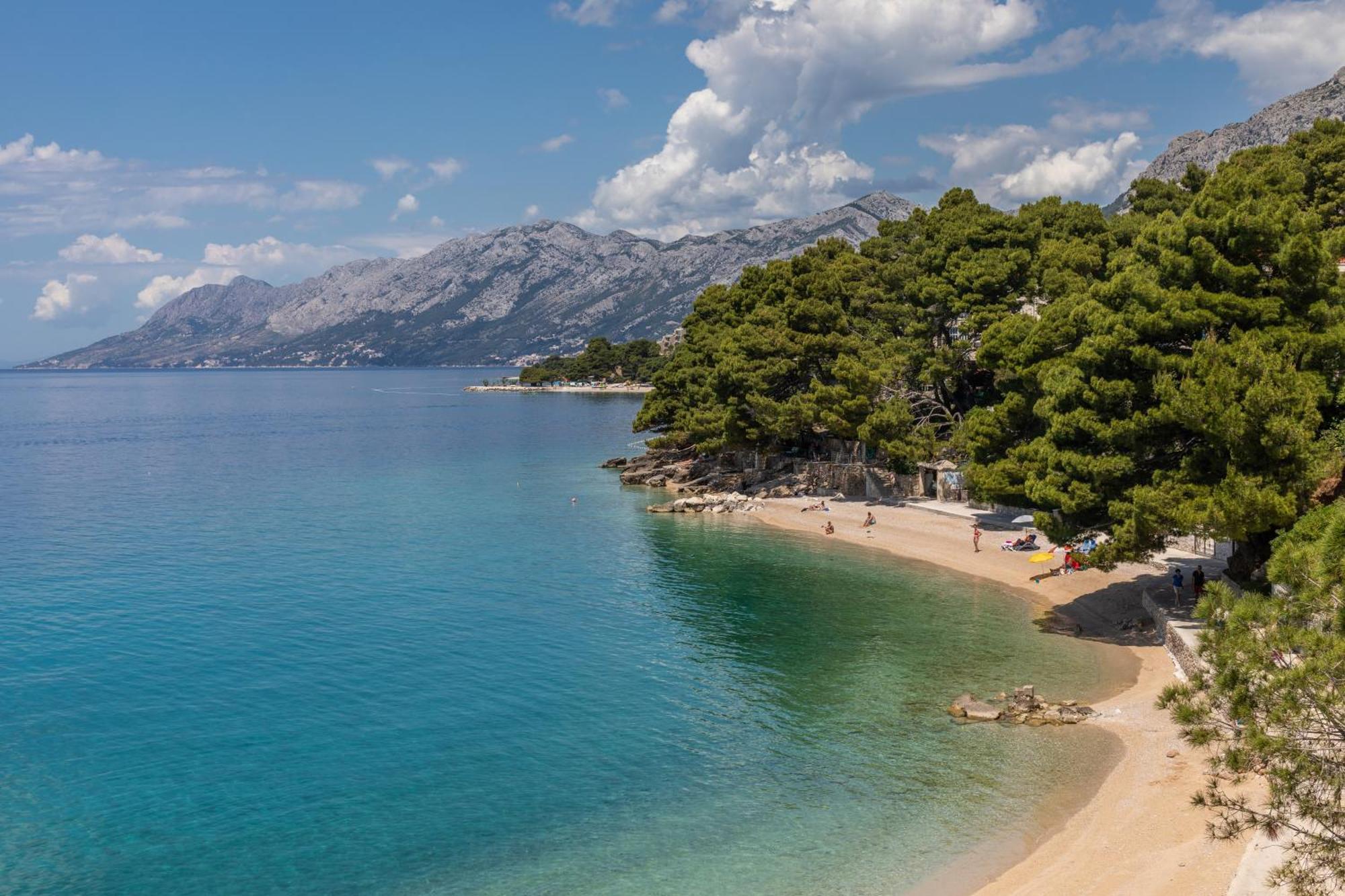 Apartments By The Sea Brela, Makarska - 18356 Exterior photo